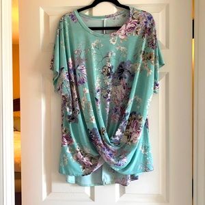 Mint floral boutique shirt sized 2xl